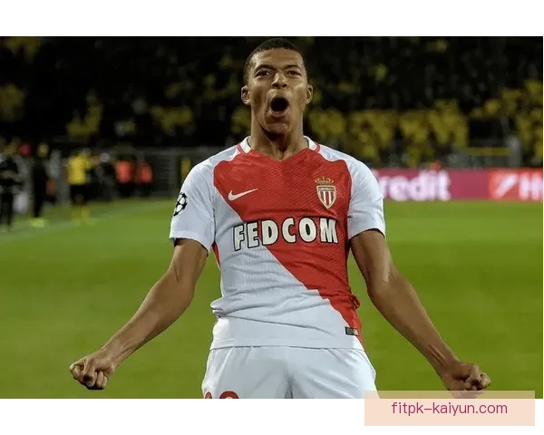 C罗单赛季进球纪录再创新高，状态持续提升值得关注。